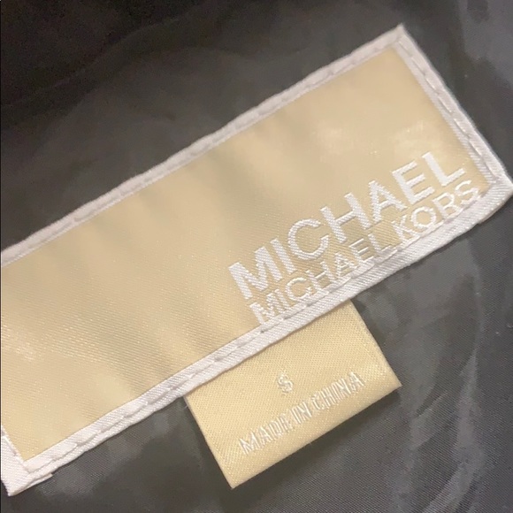 Micheal Kors luxurious down jacket. - Picture 5 of 6